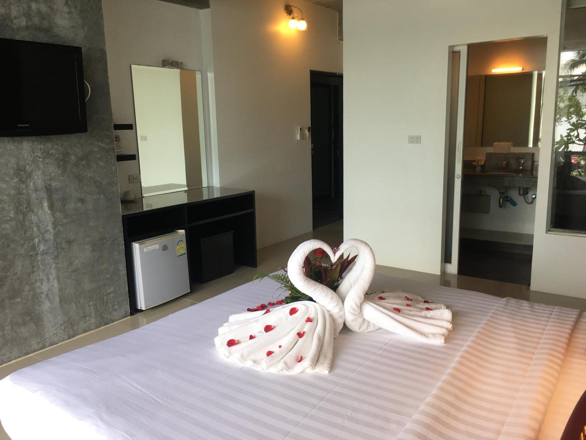 The Front Hotel And Apartments Patong Quarto foto