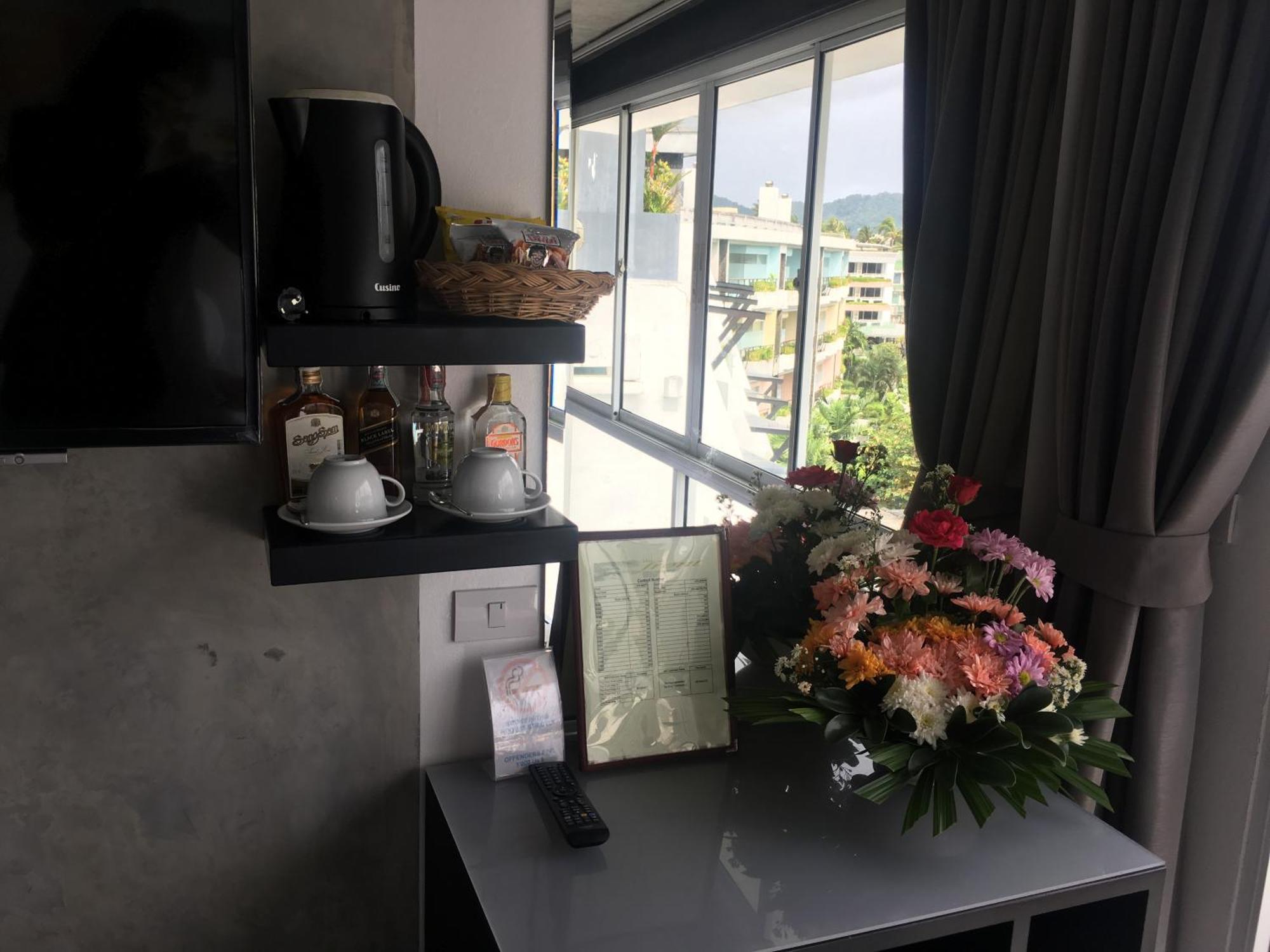 The Front Hotel And Apartments Patong Quarto foto